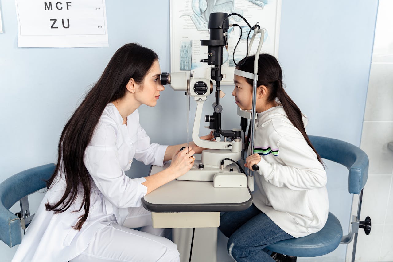 As parents in Bacolod, it's important to be aware of the signs and symptoms of vision problems in children and know when to seek professional eye care. This guide will help you understand common vision issues and provide practical advice on recognizing potential problems.