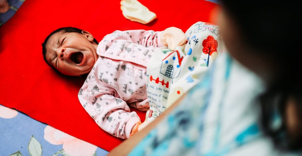 Looking for safe alternatives to swaddling? A pediatrician with 10+ years of experience in the Philippines explores effective and safe sleep solutions for babies, from sleep sacks to wearable blankets.