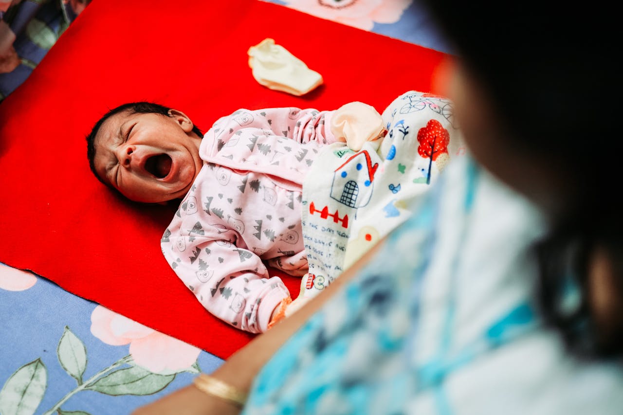 Looking for safe alternatives to swaddling? A pediatrician with 10+ years of experience in the Philippines explores effective and safe sleep solutions for babies, from sleep sacks to wearable blankets.