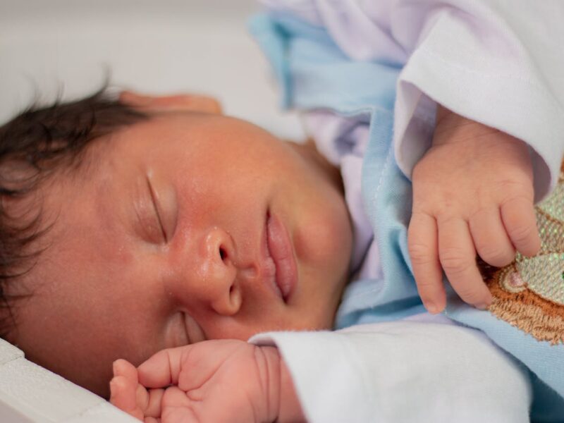 Is it safe for babies to sleep on their stomach? A pediatrician with 10+ years of experience in the Philippines explains the SIDS risks associated with stomach sleeping and emphasizes safe sleep practices.